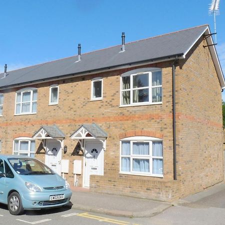 Friars Walk Houses With 2 Bedrooms, 2 Bathrooms, Fast Wi-Fi And Private Parking Sittingbourne Esterno foto