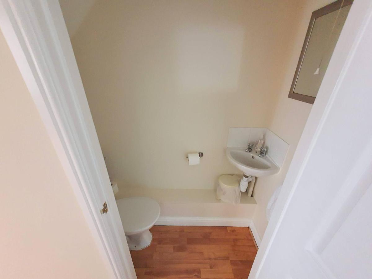 Friars Walk Houses With 2 Bedrooms, 2 Bathrooms, Fast Wi-Fi And Private Parking Sittingbourne Esterno foto