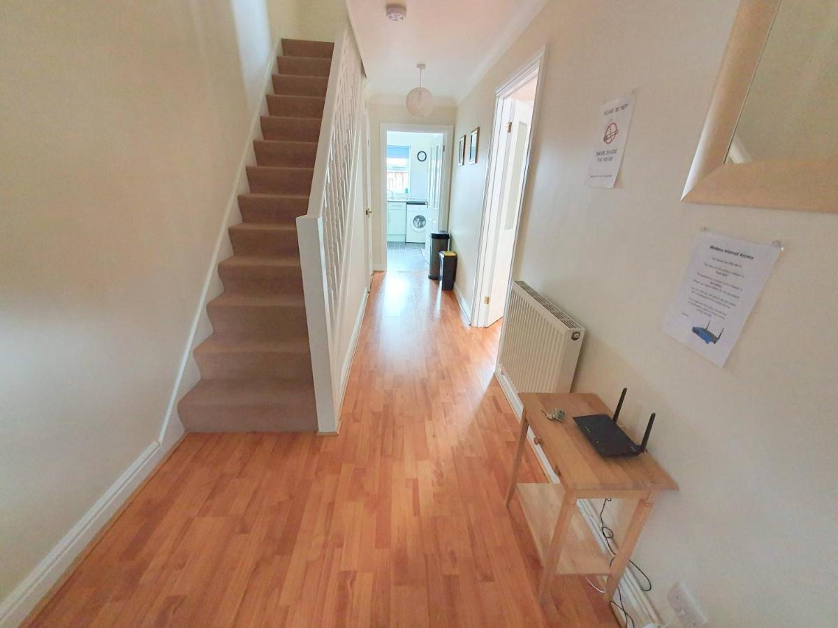 Friars Walk Houses With 2 Bedrooms, 2 Bathrooms, Fast Wi-Fi And Private Parking Sittingbourne Esterno foto