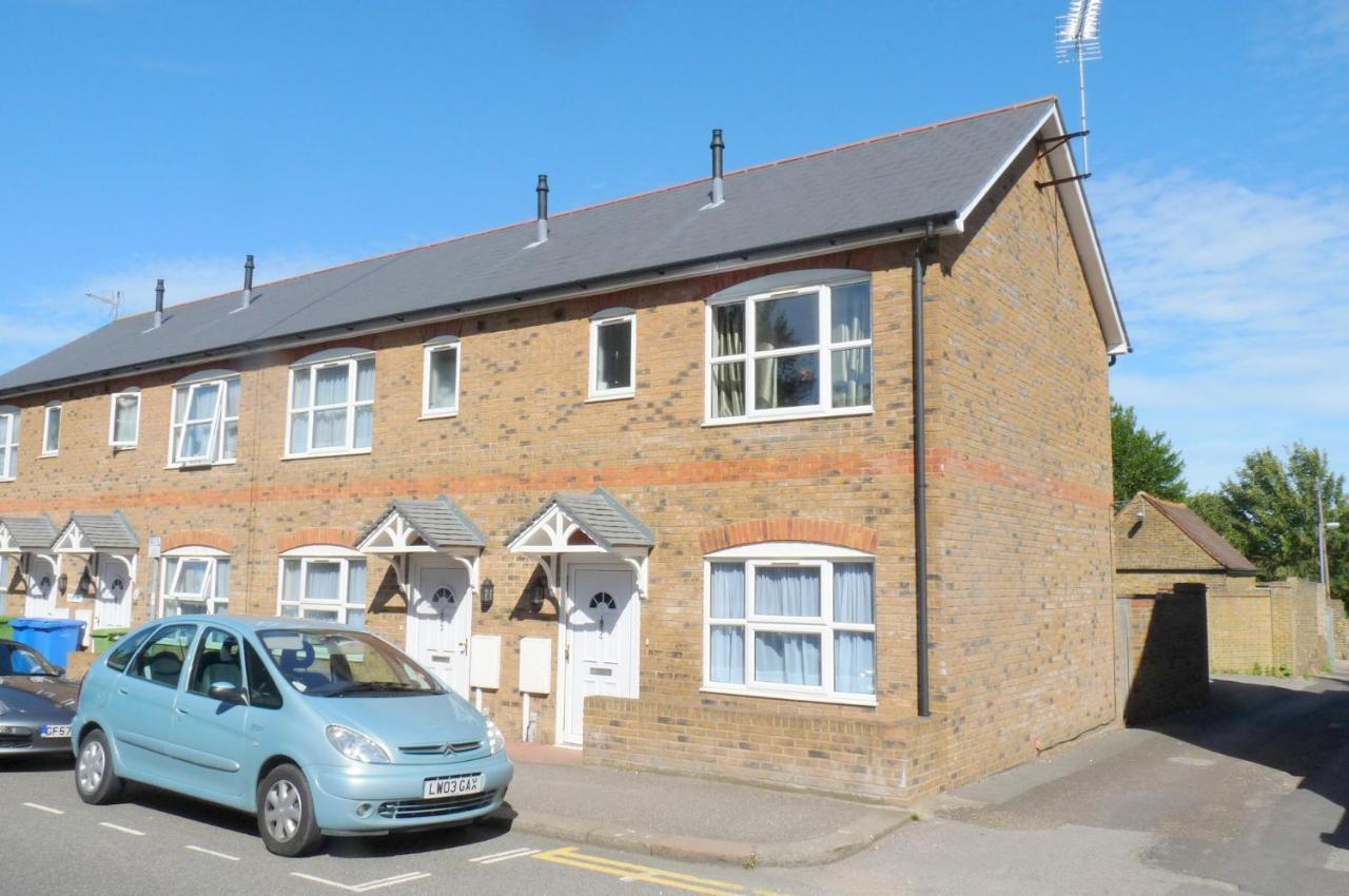 Friars Walk Houses With 2 Bedrooms, 2 Bathrooms, Fast Wi-Fi And Private Parking Sittingbourne Esterno foto