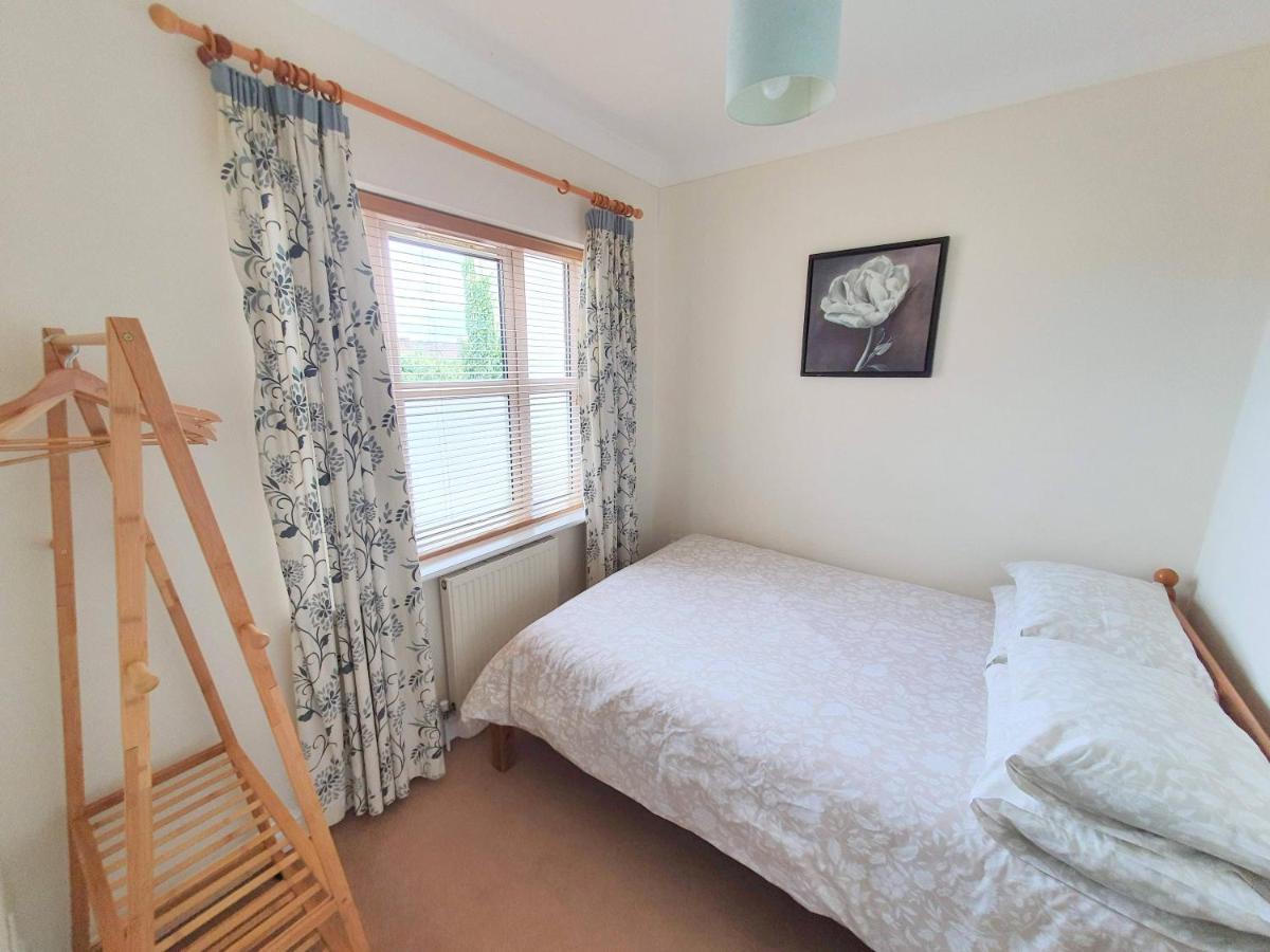 Friars Walk Houses With 2 Bedrooms, 2 Bathrooms, Fast Wi-Fi And Private Parking Sittingbourne Esterno foto