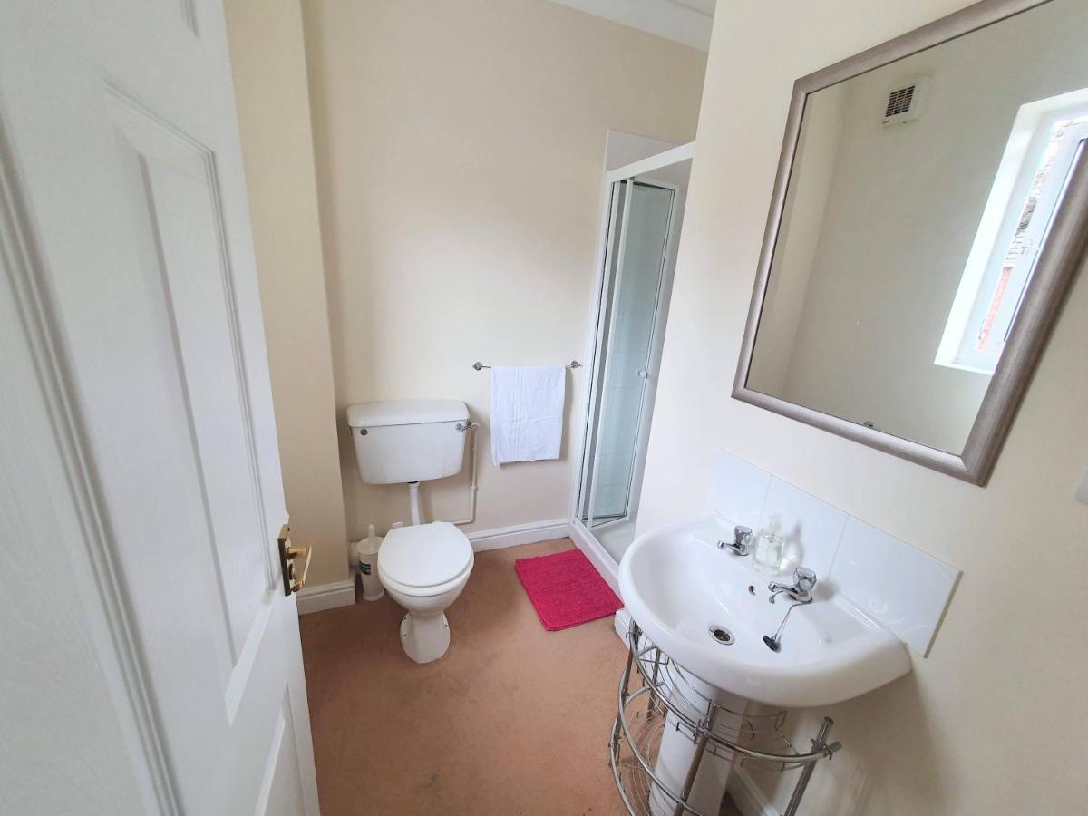 Friars Walk Houses With 2 Bedrooms, 2 Bathrooms, Fast Wi-Fi And Private Parking Sittingbourne Esterno foto