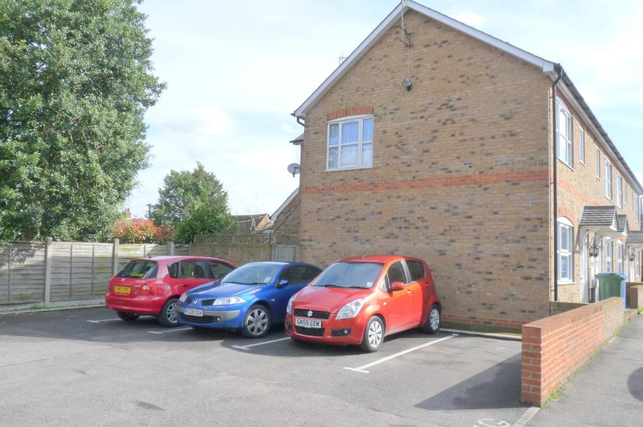 Friars Walk Houses With 2 Bedrooms, 2 Bathrooms, Fast Wi-Fi And Private Parking Sittingbourne Esterno foto