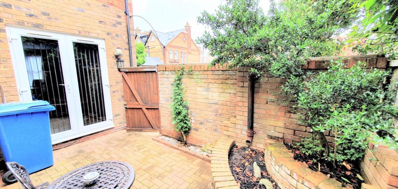 Friars Walk Houses With 2 Bedrooms, 2 Bathrooms, Fast Wi-Fi And Private Parking Sittingbourne Esterno foto