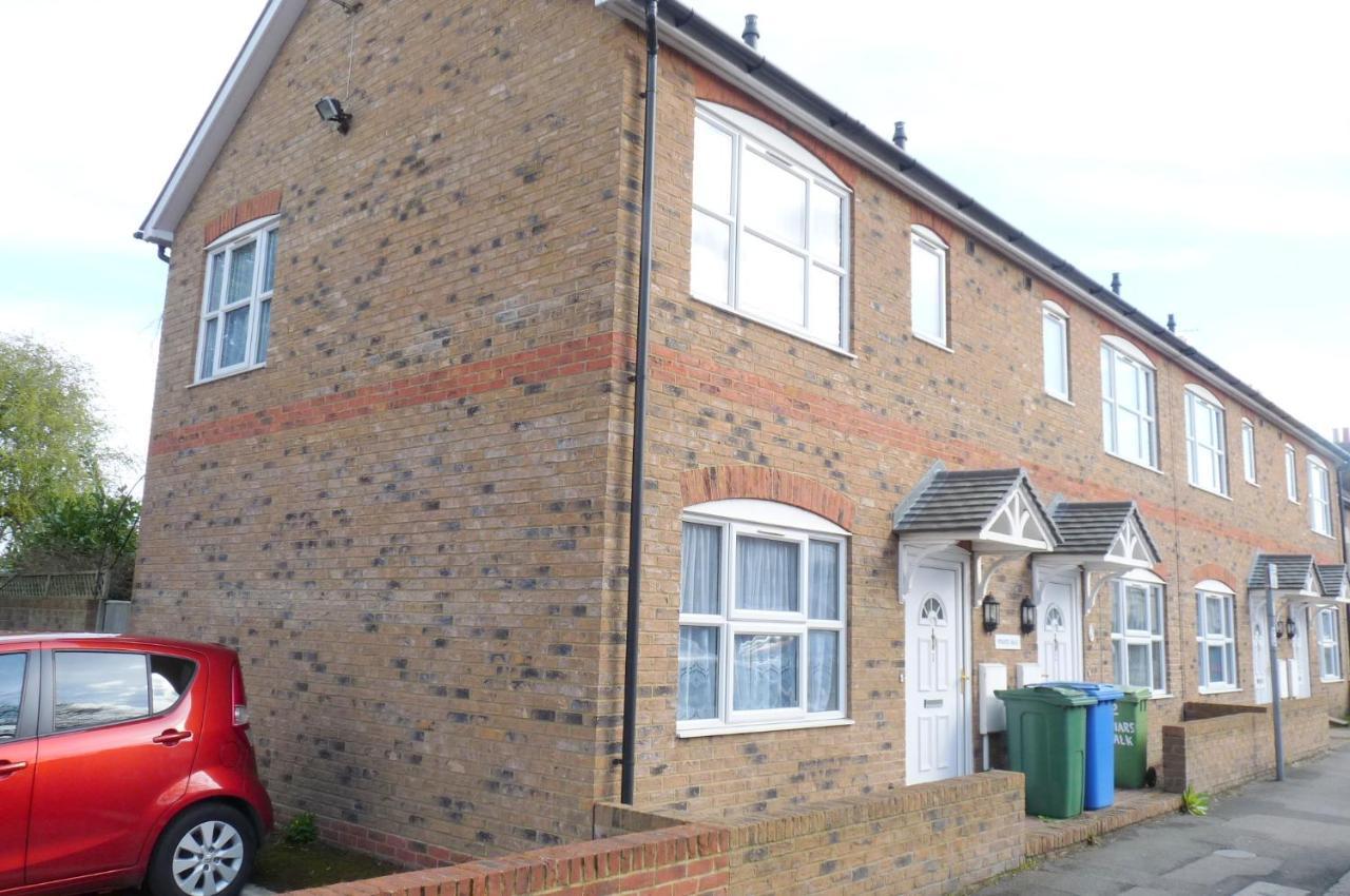 Friars Walk Houses With 2 Bedrooms, 2 Bathrooms, Fast Wi-Fi And Private Parking Sittingbourne Esterno foto