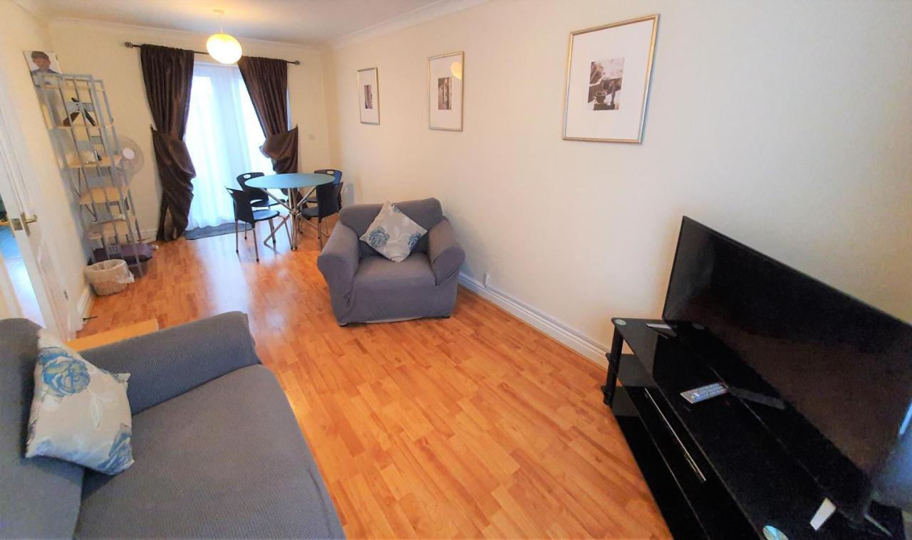 Friars Walk Houses With 2 Bedrooms, 2 Bathrooms, Fast Wi-Fi And Private Parking Sittingbourne Esterno foto