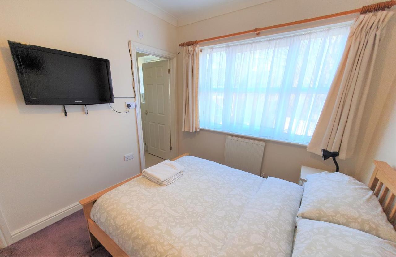 Friars Walk Houses With 2 Bedrooms, 2 Bathrooms, Fast Wi-Fi And Private Parking Sittingbourne Esterno foto