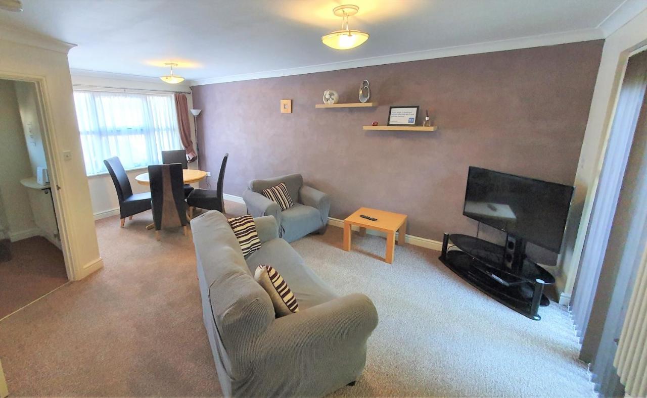 Friars Walk Houses With 2 Bedrooms, 2 Bathrooms, Fast Wi-Fi And Private Parking Sittingbourne Esterno foto
