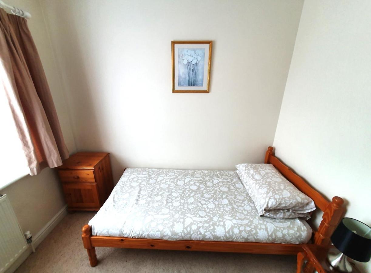 Friars Walk Houses With 2 Bedrooms, 2 Bathrooms, Fast Wi-Fi And Private Parking Sittingbourne Esterno foto